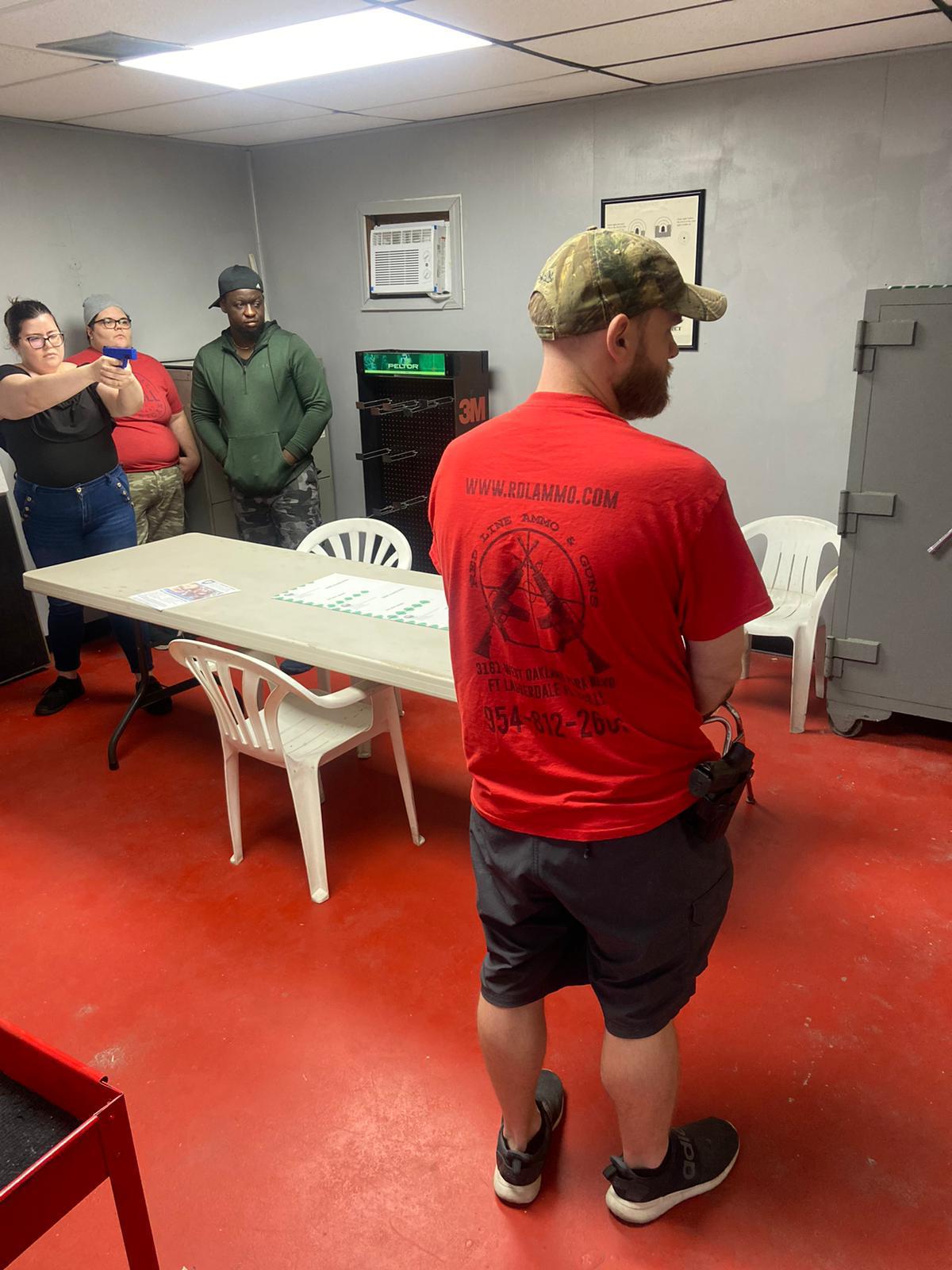 Discover our comprehensive firearm training classes in Oakland Park.
